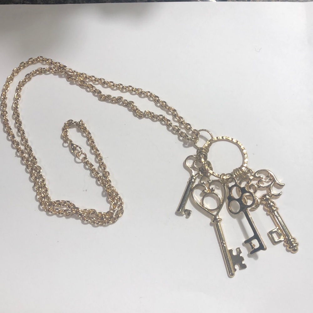 Long key chain pendant necklace